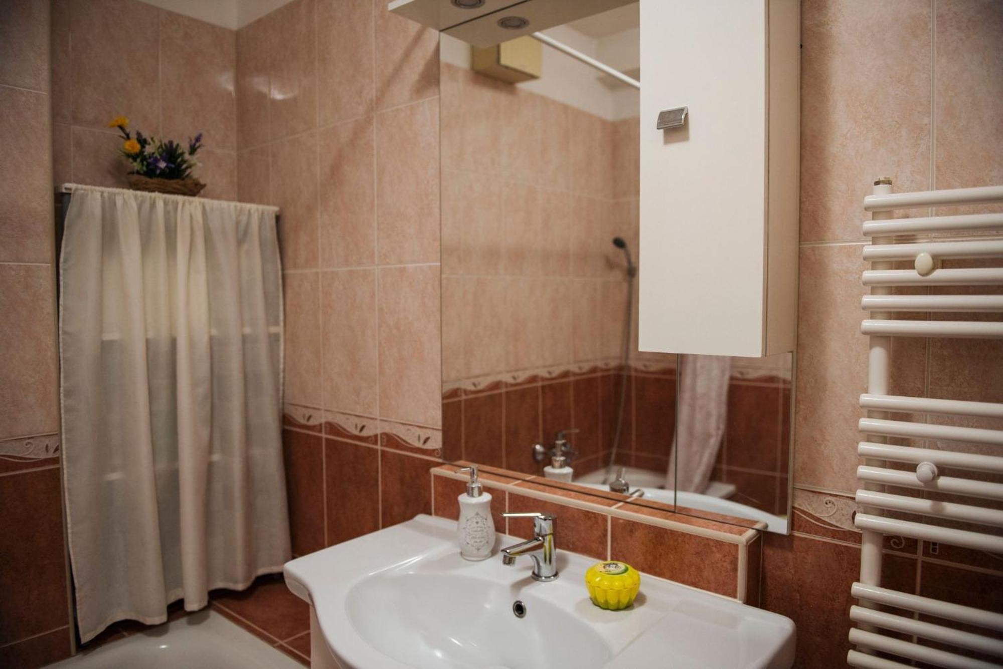 Inci Apartman Pecs Exterior photo