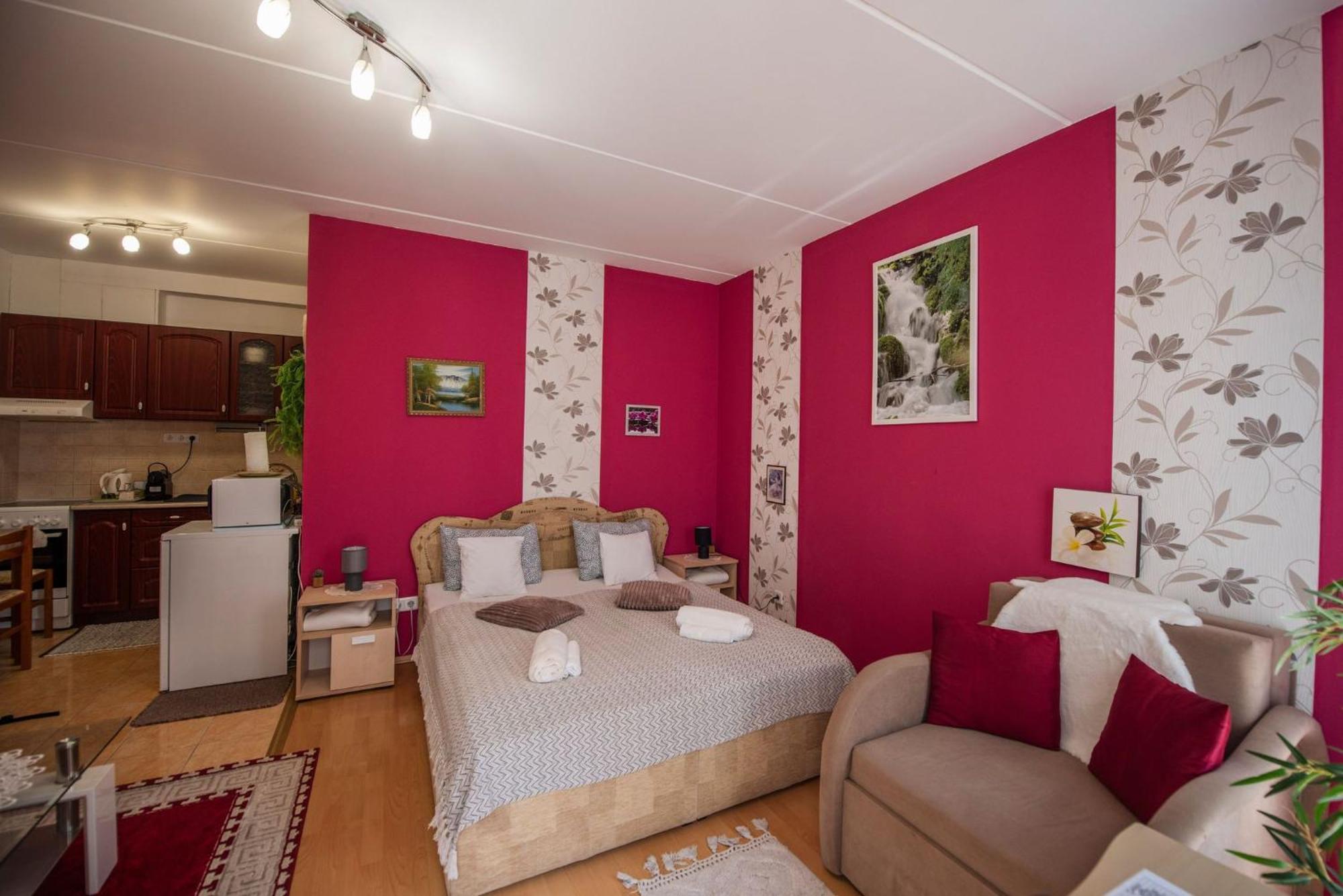 Inci Apartman Pecs Exterior photo